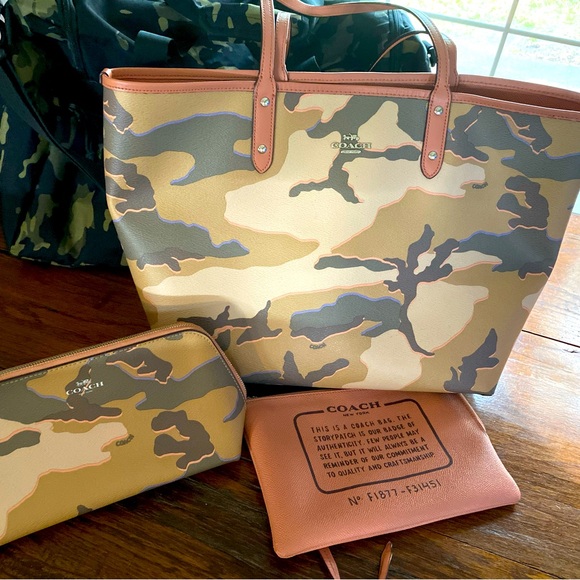 Coach Camouflage Tote with Pink Pouch - Picture 1 of 5